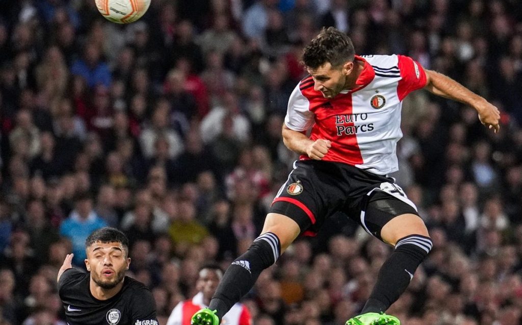 santiago gimenez anoto tercer gol